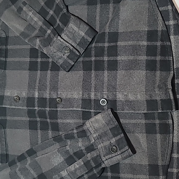 CHAPS Gray Black Plaid Long Sleeve Fleece Flannel Shirt W/Jacket Pockets Medium - Picture 2 of 16
